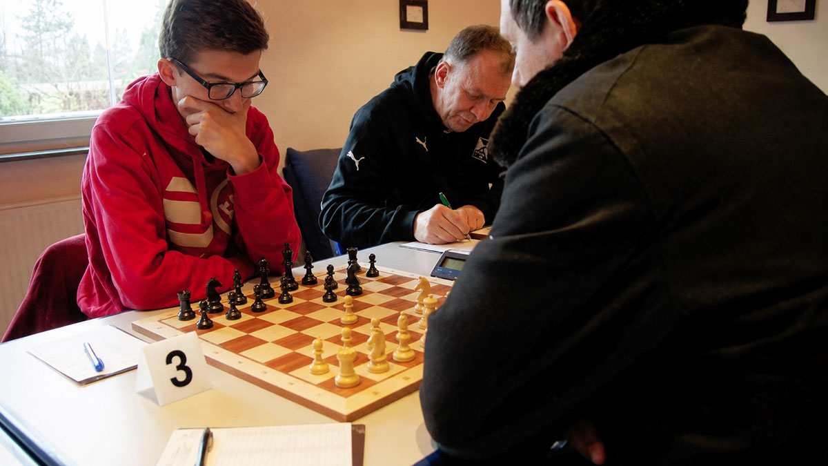 Hannes Ewert beim Schach